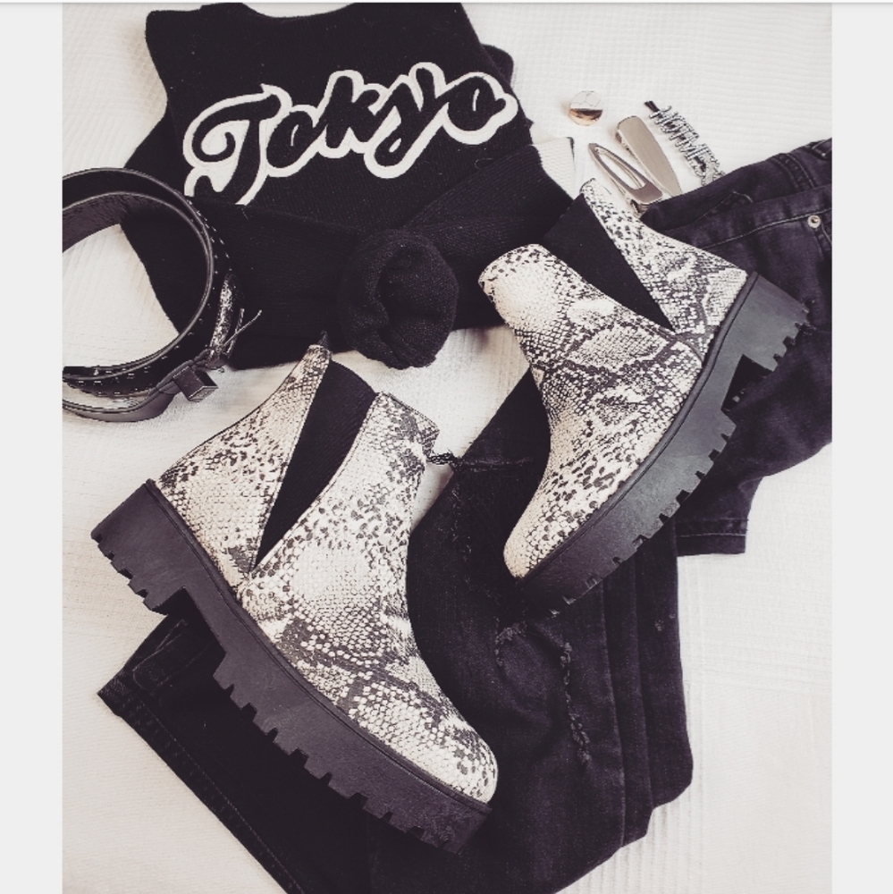 The Reign// snake print boot - Picture 3 of 5